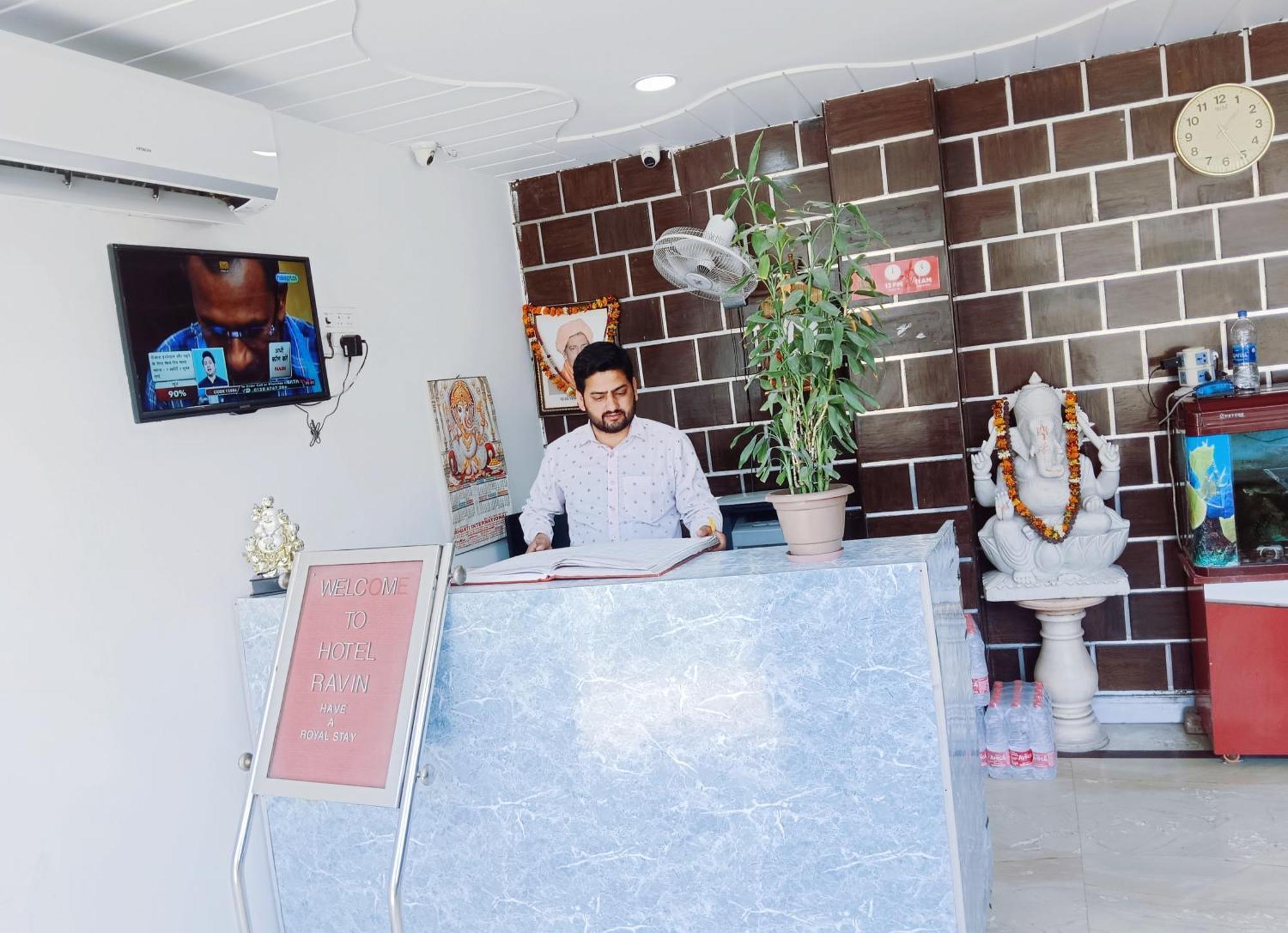 Hotel Hight Krone A Family Hotel Near Igi Airport Delhi New Delhi Exteriör bild