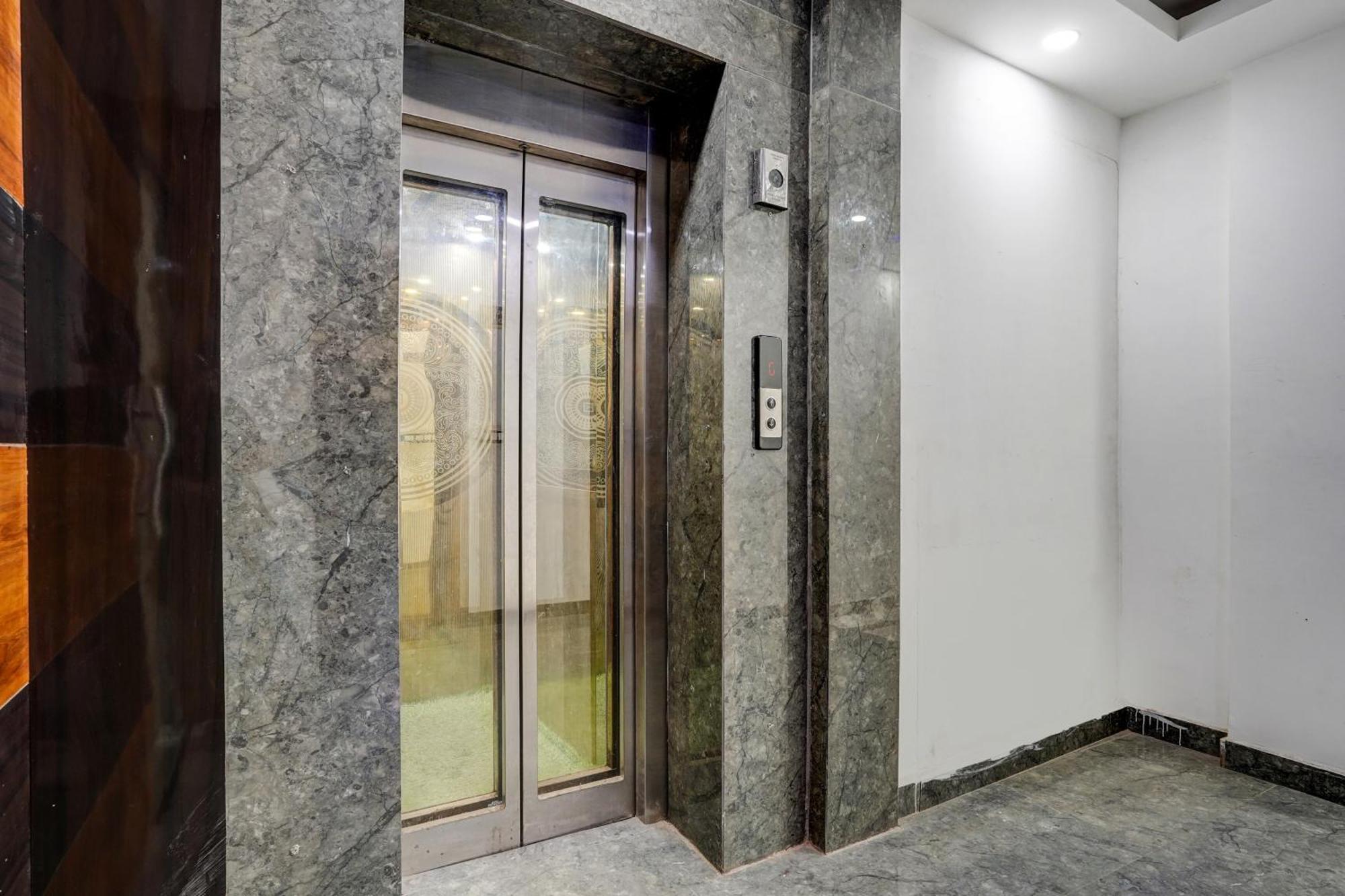 Hotel Hight Krone A Family Hotel Near Igi Airport Delhi New Delhi Exteriör bild