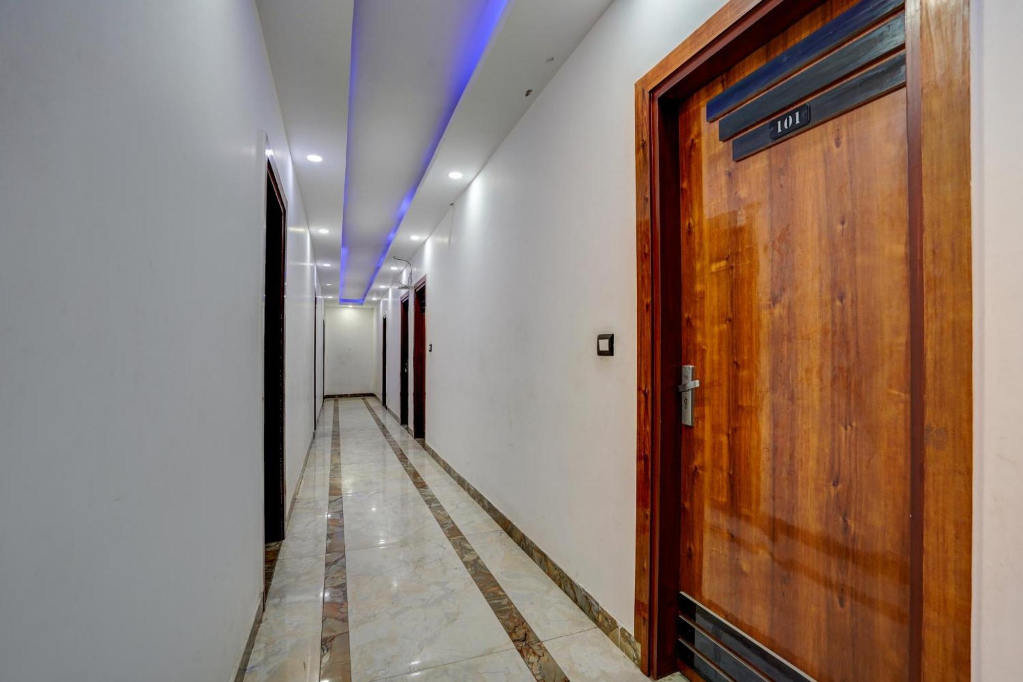 Hotel Hight Krone A Family Hotel Near Igi Airport Delhi New Delhi Exteriör bild
