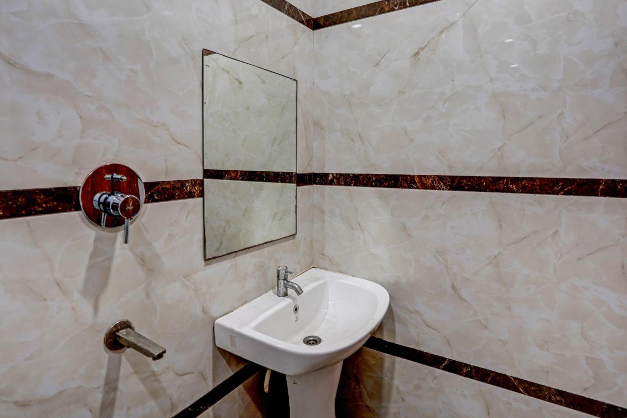 Hotel Hight Krone A Family Hotel Near Igi Airport Delhi New Delhi Exteriör bild